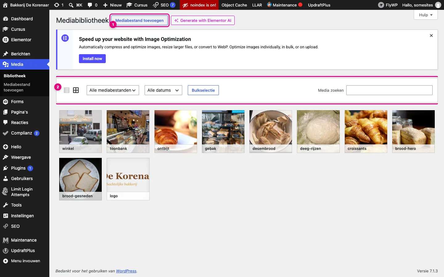 De mediabibliotheek als raster met foto's van brood, croissants en de bakkerij, en bovenaan de knop Mediabestand toevoegen