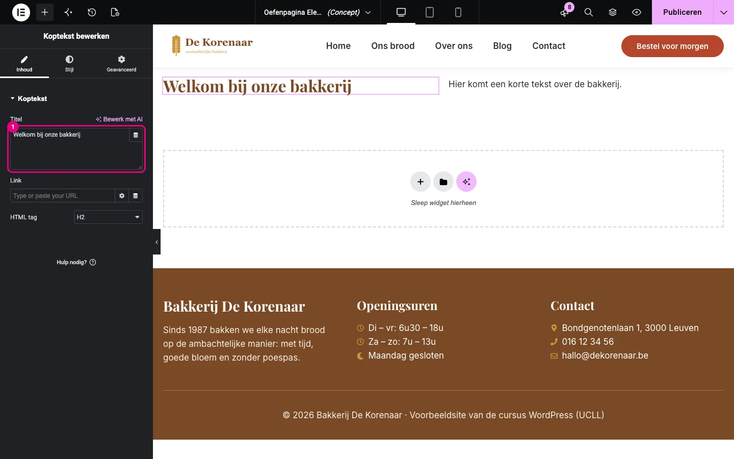 Een Koptekst-widget met de titel Welkom bij onze bakkerij, links in het canvas, en een korte tekst rechts; het veld Titel in het paneel is gemarkeerd