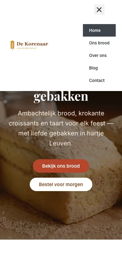 De homepage op gsm met het uitklapmenu open: Home, Ons brood, Over ons, Blog en Contact