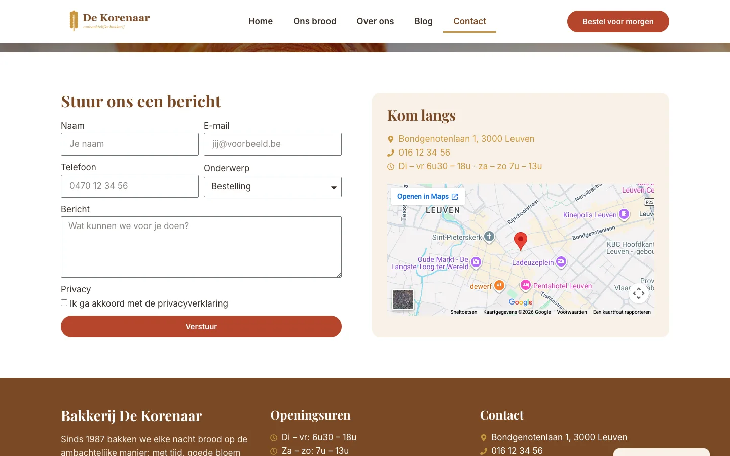 Het contactformulier op de voorkant van de demosite met de velden Naam, E-mail, Telefoon, Onderwerp, Bericht, een privacyvinkje en een rode knop Verstuur