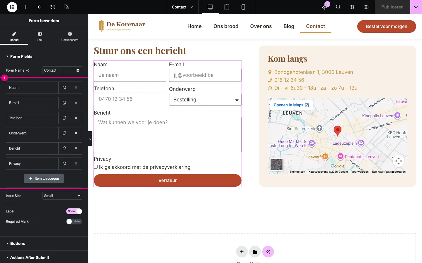 De Elementor-editor met het contactformulier geselecteerd; links het paneel Form bewerken met de lijst van velden gemarkeerd