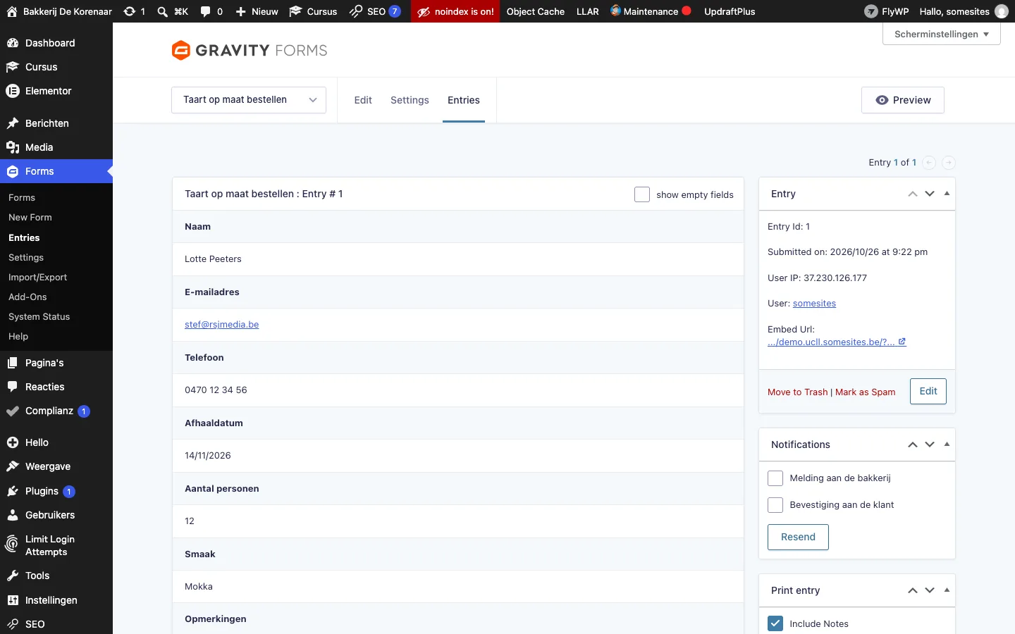 Een geopende inzending met de velden Naam, E-mailadres, Telefoon, Afhaaldatum, Aantal personen en Smaak, en rechts de blokken Entry, Notifications met de knop Resend en Print entry