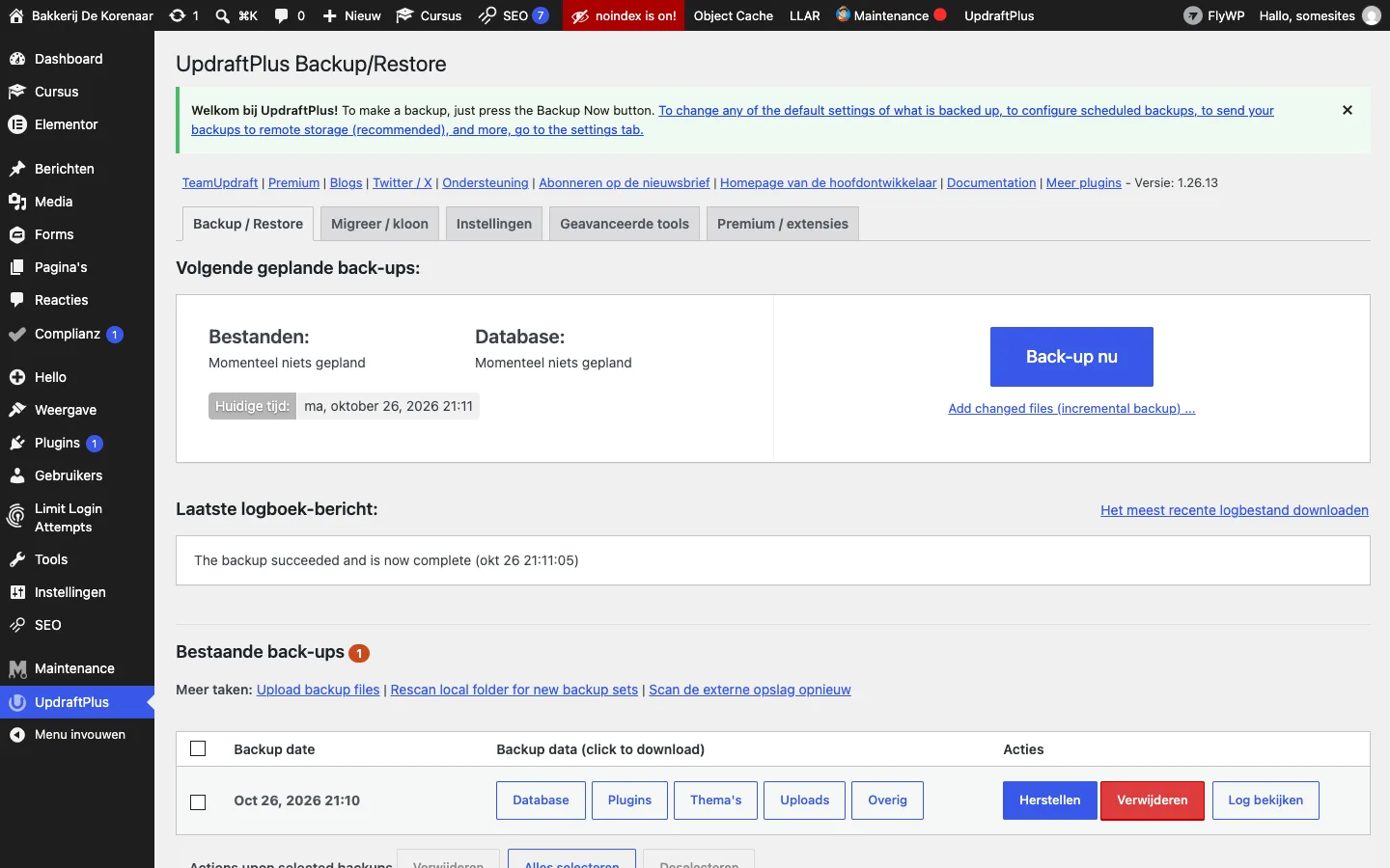 De lijst Bestaande back-ups met één back-up van 26 oktober 2026 en de knoppen Database, Plugins, Thema's, Uploads en Overig
